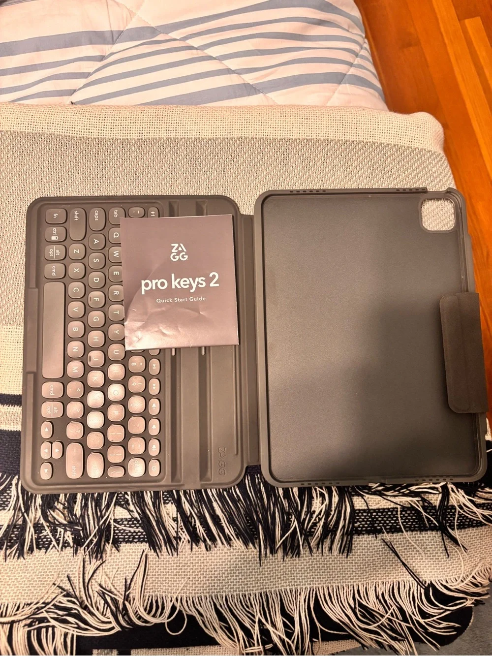 Pro Keys Bluetooth Keyboard Case for iPad- Charcoal